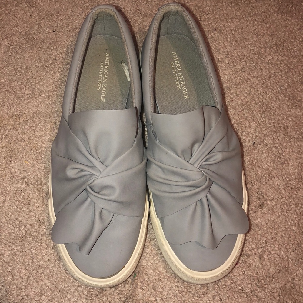 Bow tie size seven shoes